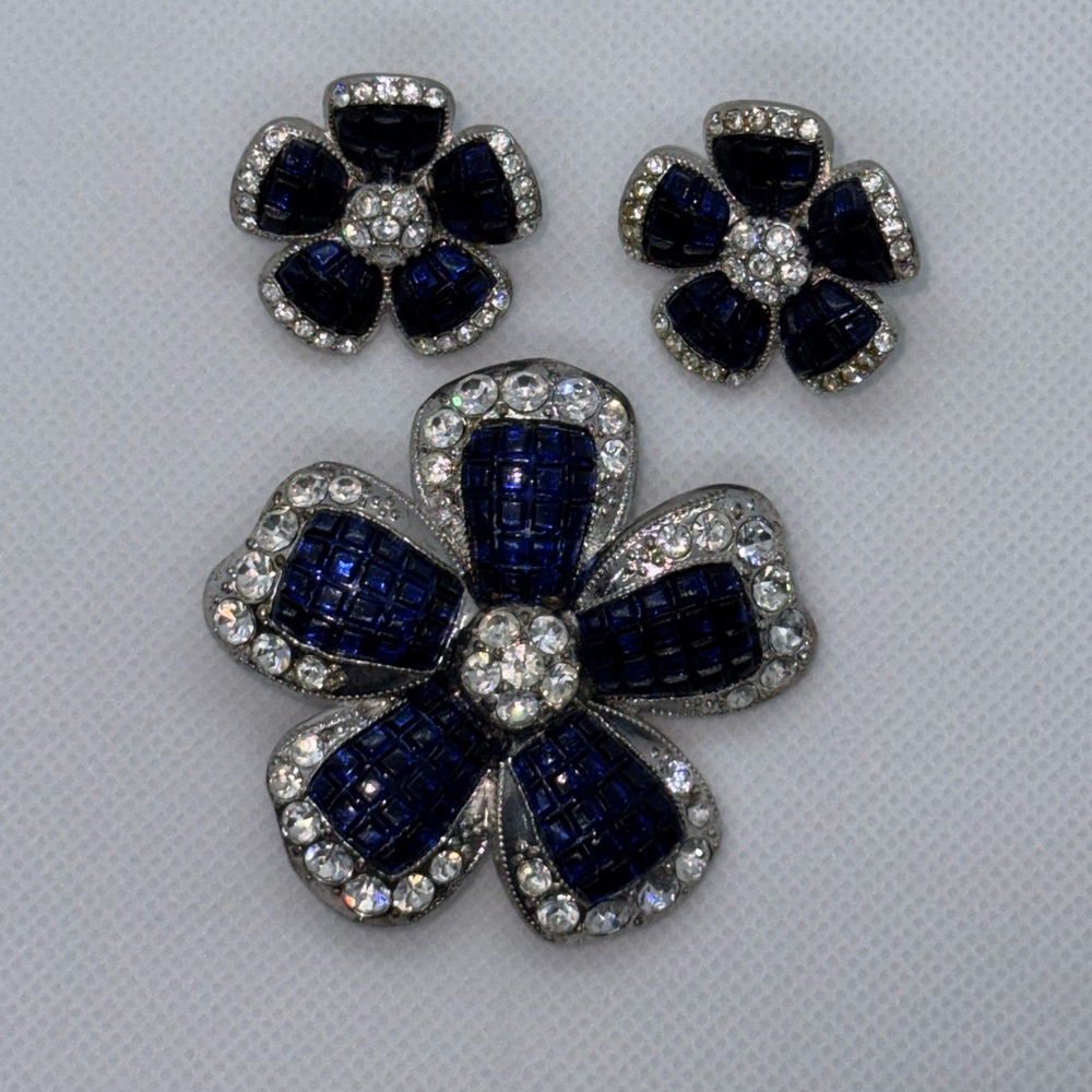 Avon vintage 3 pc Set Brooch Pierced Earrings Cobalt & Rhinestone Flower